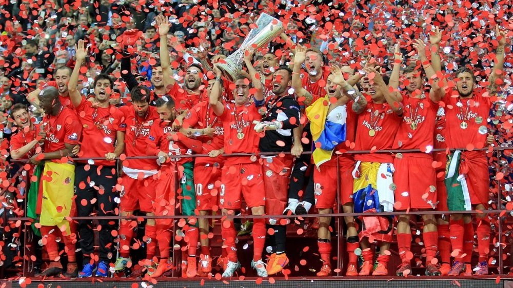Wissen wie man die Europa League gewinnt - die Spieler vom FC Sevilla
